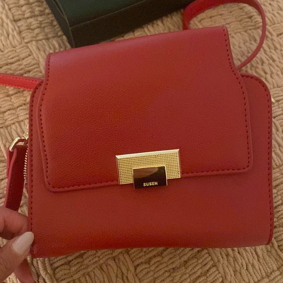 Red bag it's like new - Picture 1 of 4